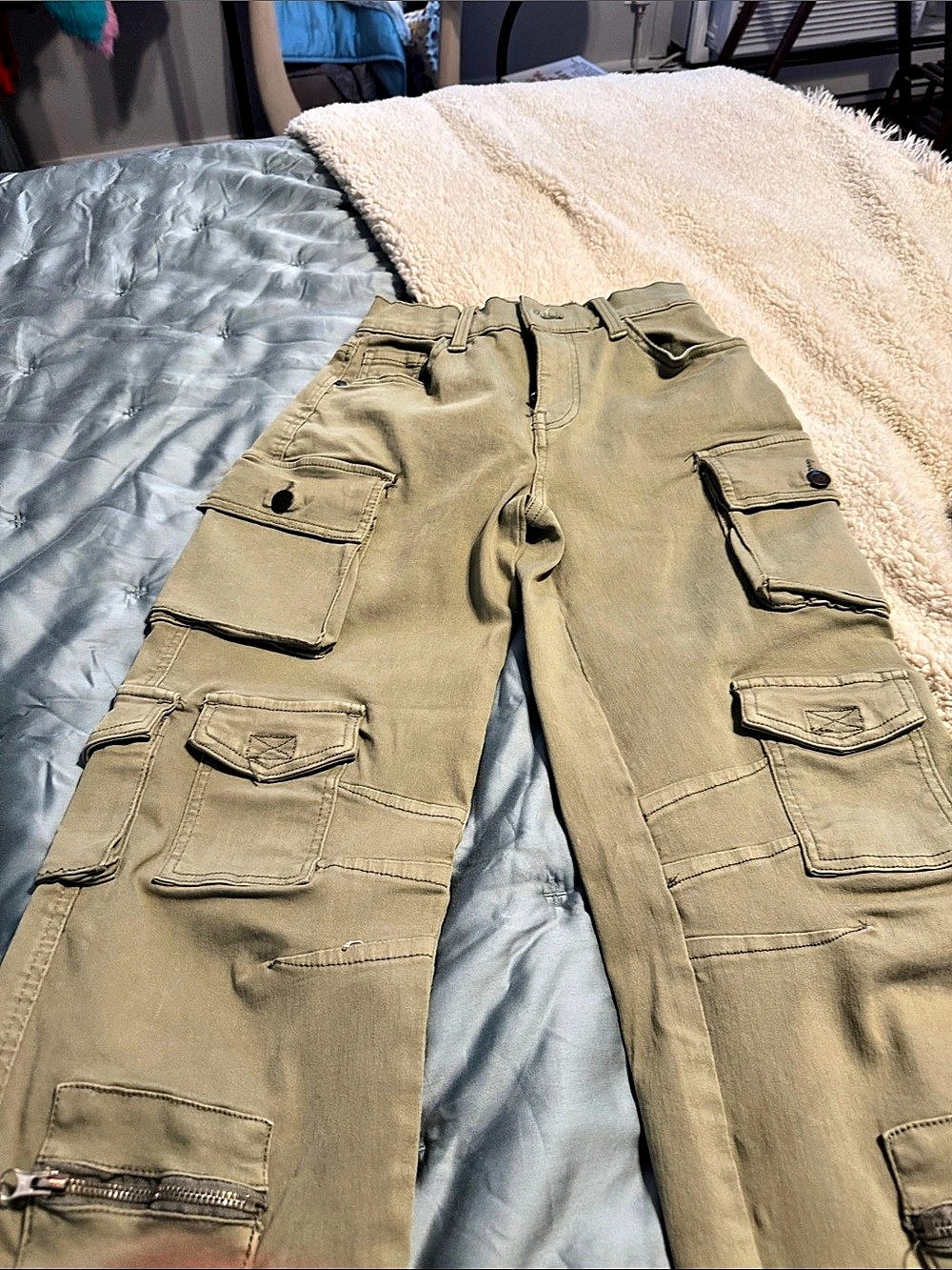 Cargo Pants in Green Like New